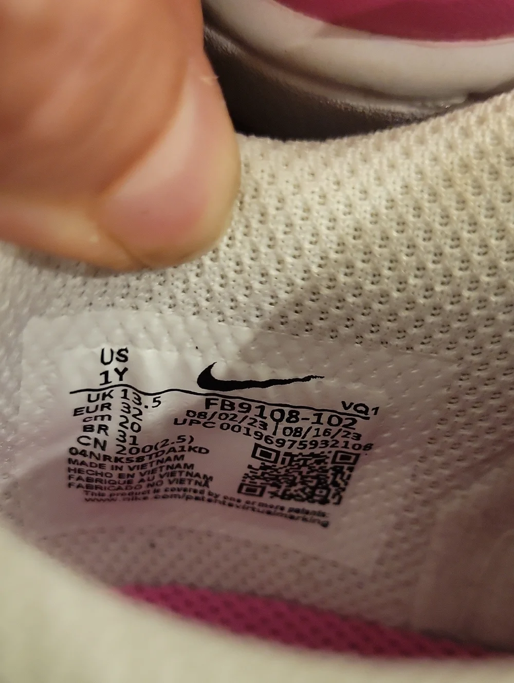 Nike youth low